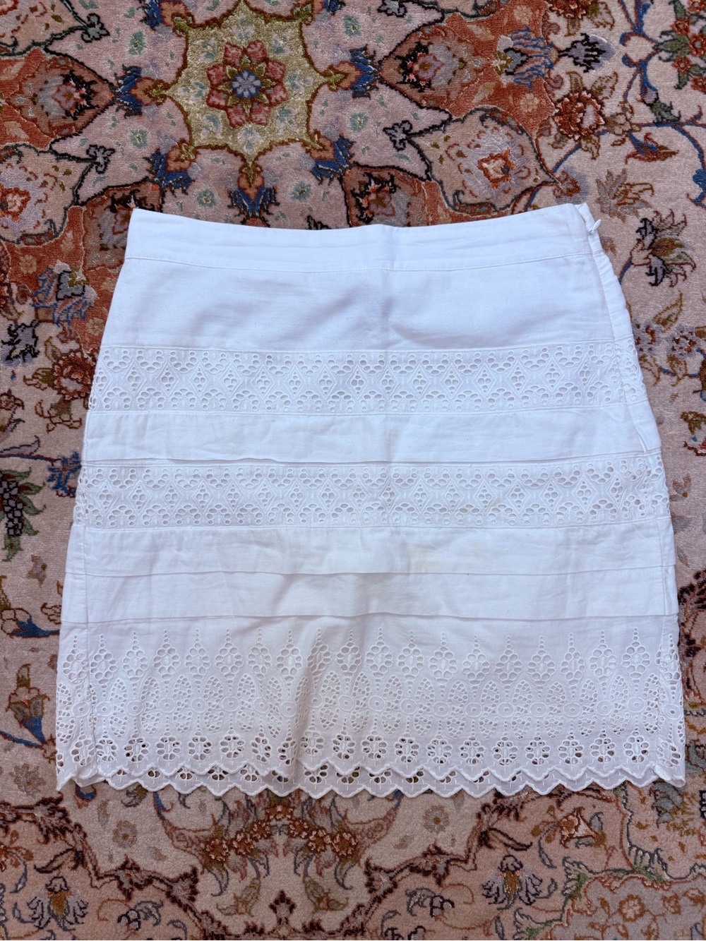 GAP White Eyelet Embroidered Pencil Skirt – Size 4